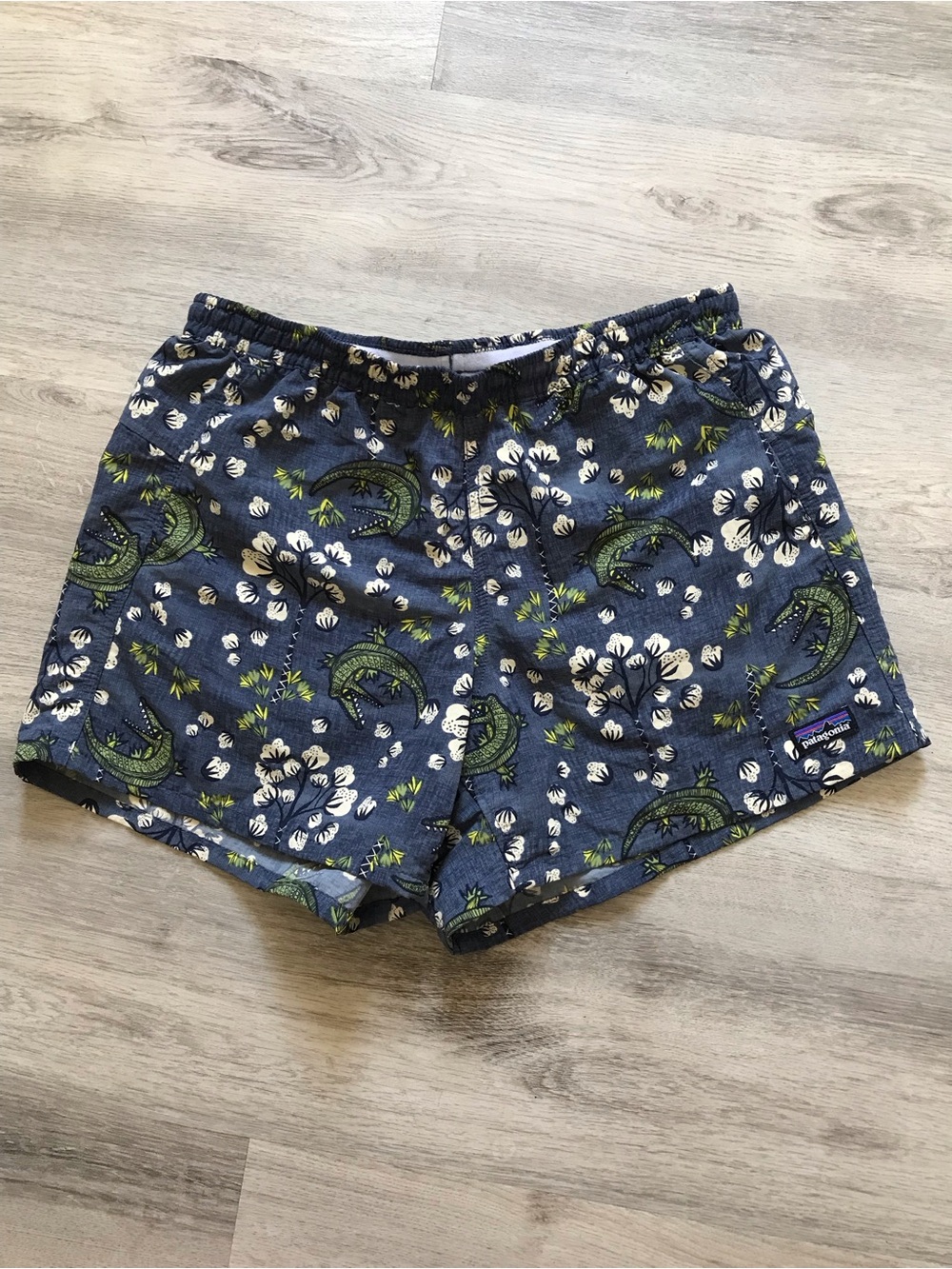 Patagonia Blue Alligator Print Women's Shorts Size Small